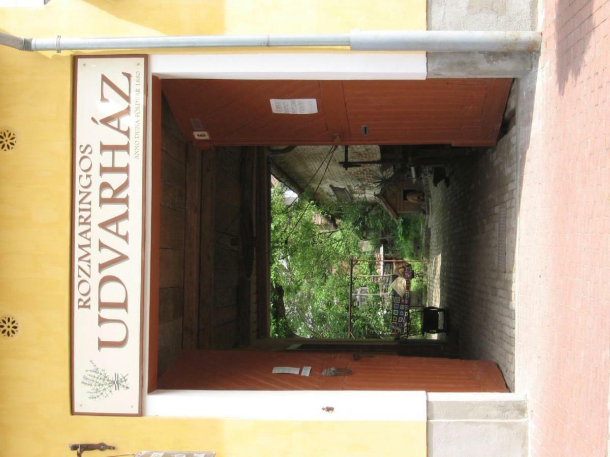 Rozmaringos Udvarhaz Dunafoldvar 外观 照片